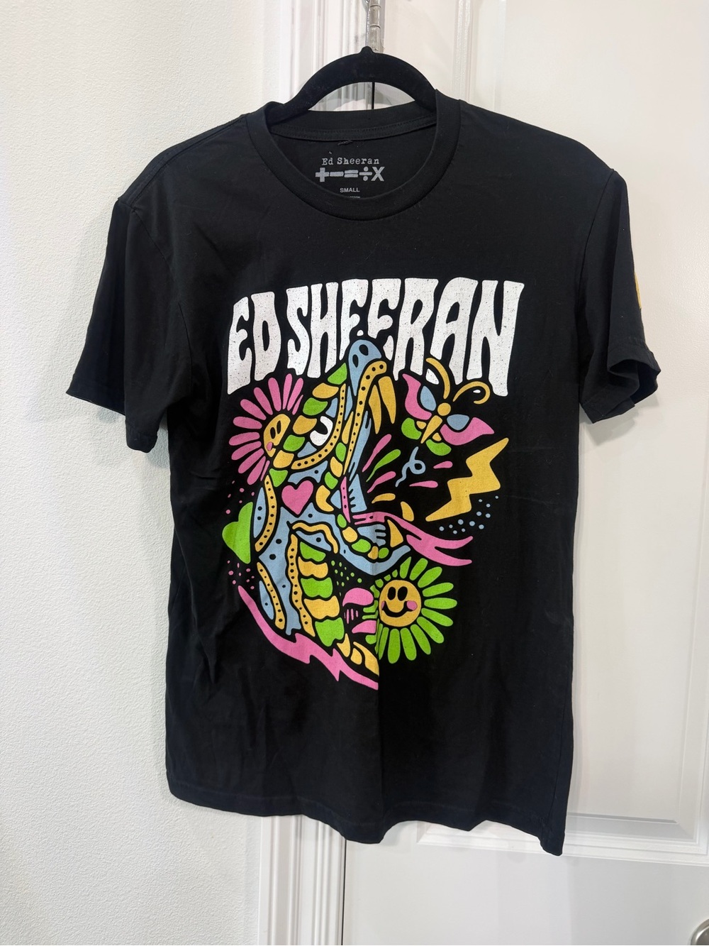 Ed Sheeran Black Short-Sleeve Graphic Tee with Colorful Psychedelic Print